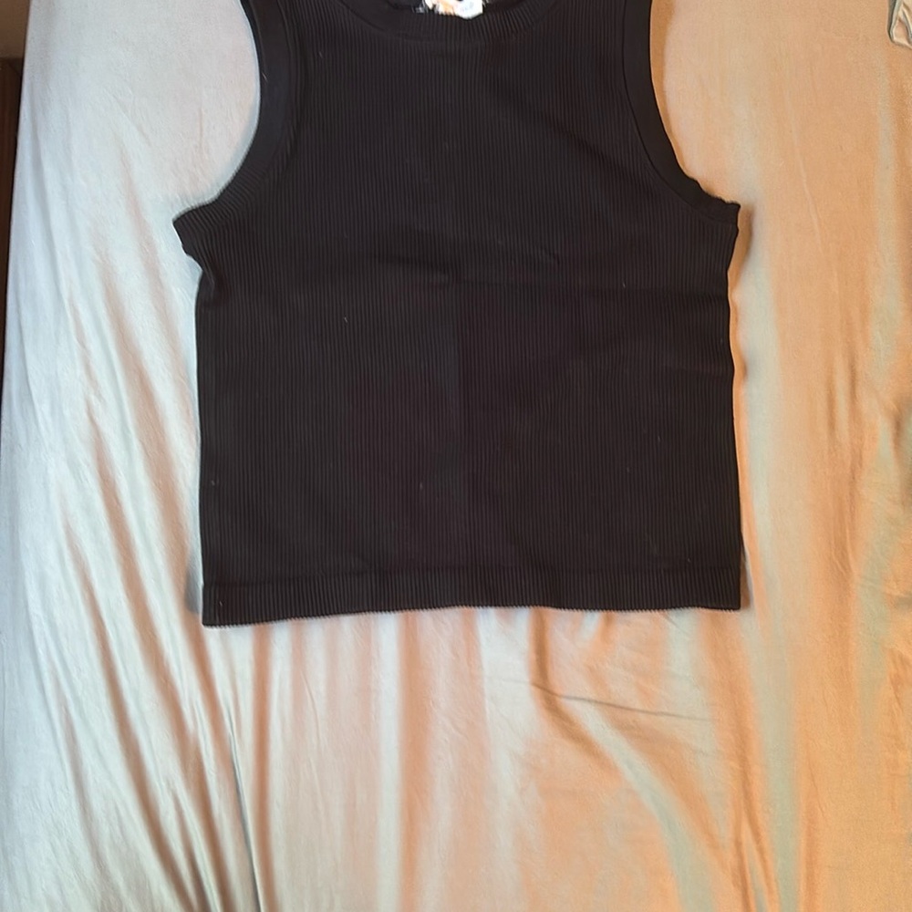 Black Fitted and Ribbed Sleeveless Tank Top - Picture 6 of 8